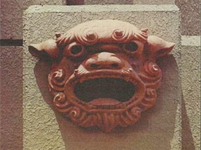 Photo: Shisa attached to the outside wall of the hotel