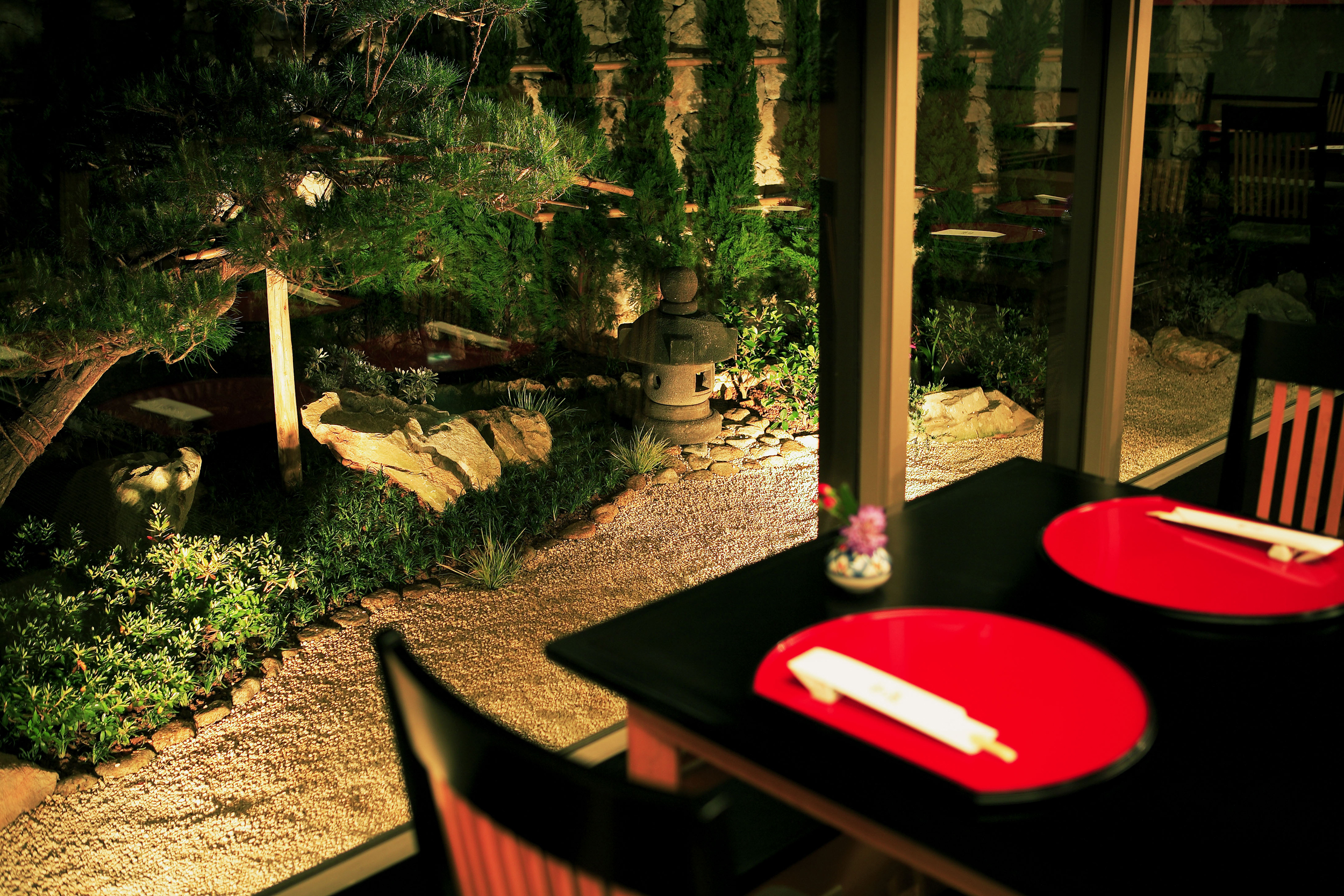 Izumi / 季节性日本料理]<br/>吸引眼球的图像，在酒店轻松的晚餐时间。