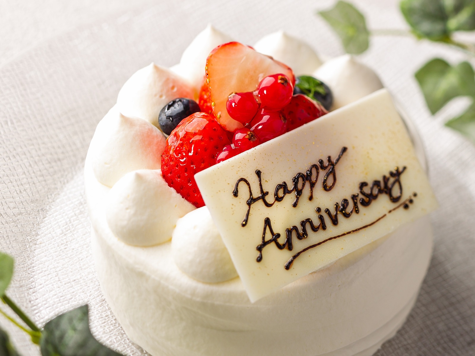 Happy Anniversary☆Icatchy image of <br/>special cake and mini bouquet surprise for your important anniversary