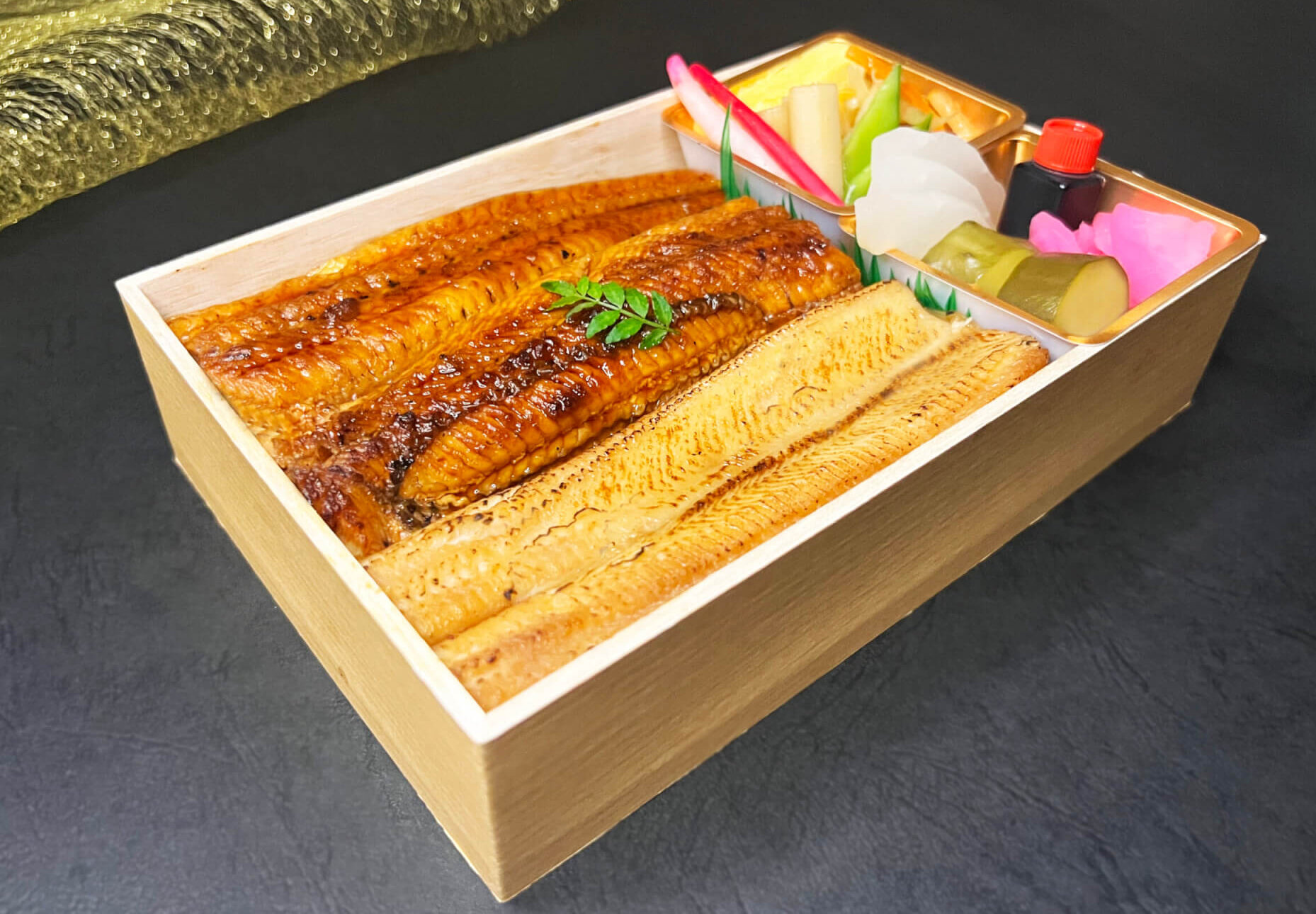 【香ばしいホテルメイド弁当】<br>うなぎと穴子の食べくらべ弁当ご予約受付中！の画像