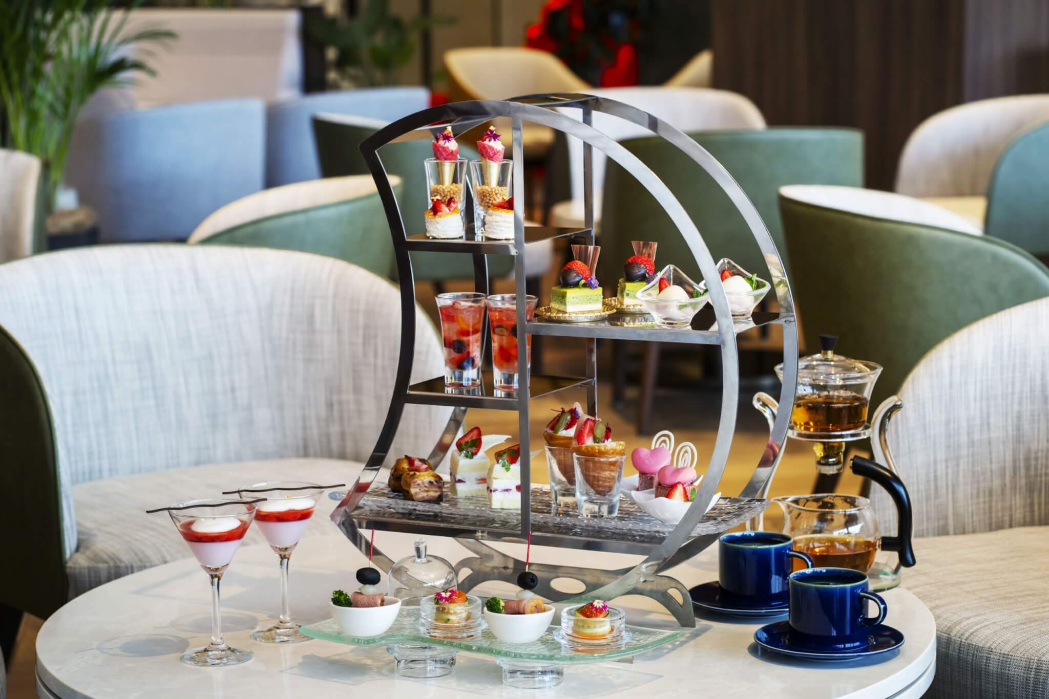 【期間限定】沖縄育ちのブランドいちご「美らベリー」を堪能。<br>心ときめくストロベリー・アフタヌーンティーのアイキャッチ画像