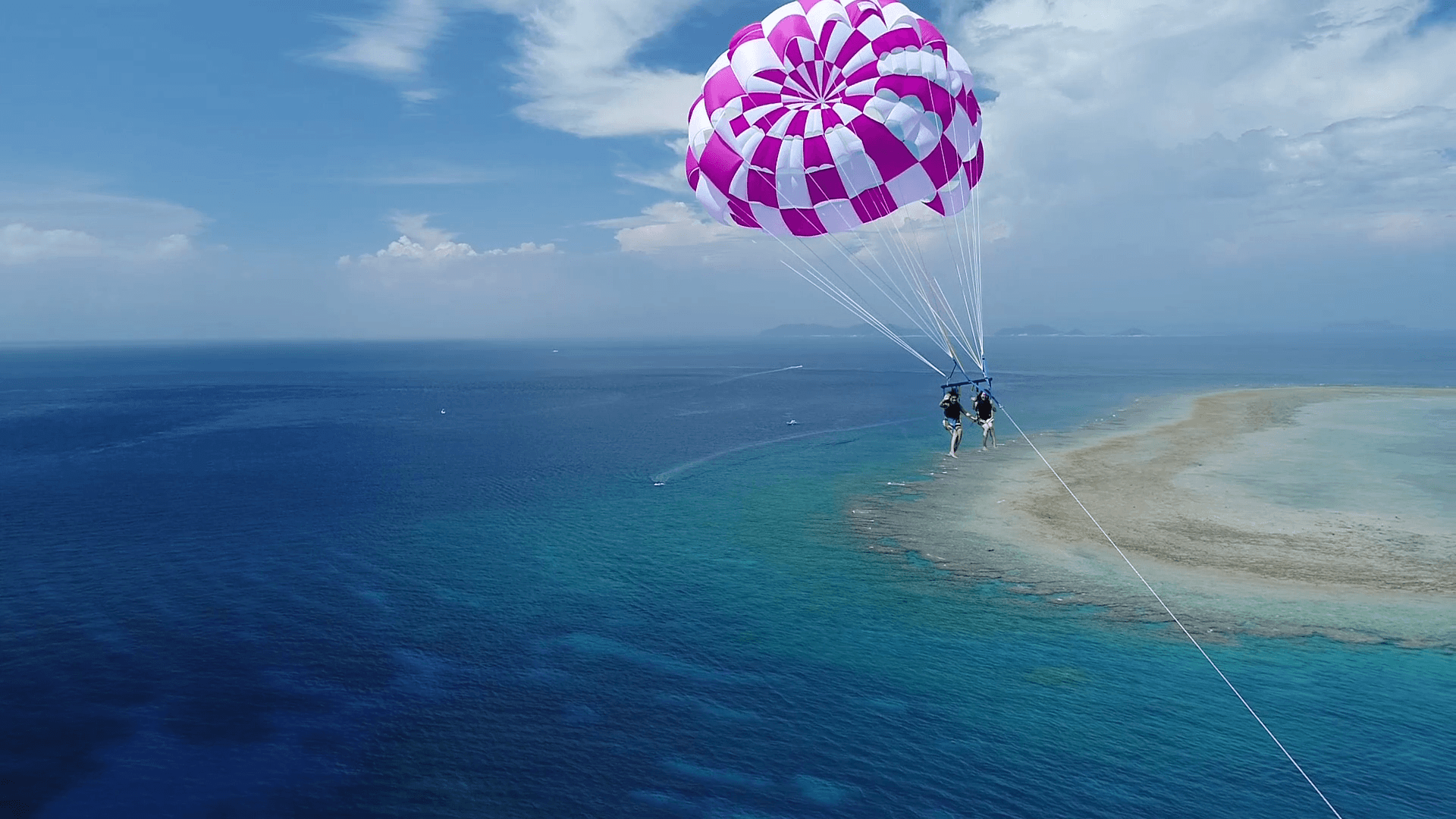 【ホテル送迎付き：宿泊者限定】感動の空中散歩！パラセーリング_1